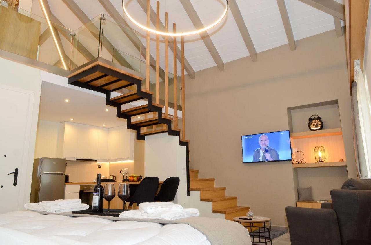 Roloi Suites Nafpaktos Eksteriør billede